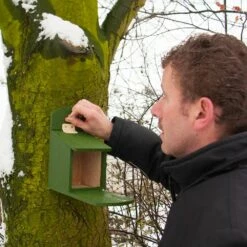 Eichhörnchen-Futterautomat ,,Alberni” 12 Eichhörnchen-Futterautomat ,,Alberni” -Geflügelbedarf Verkäufe 2024 30305 1 2 2